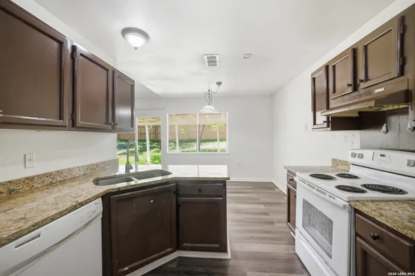 $2,300 | 5722 Misty Glen, San Antonio, TX 78247