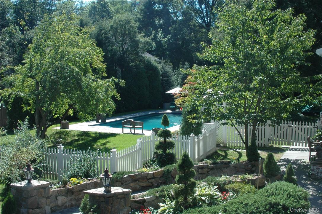 Perfect STAYCATION home! 1 acre w/ a pool located on a CUL-DE-SAC in the HEART of RYE :)