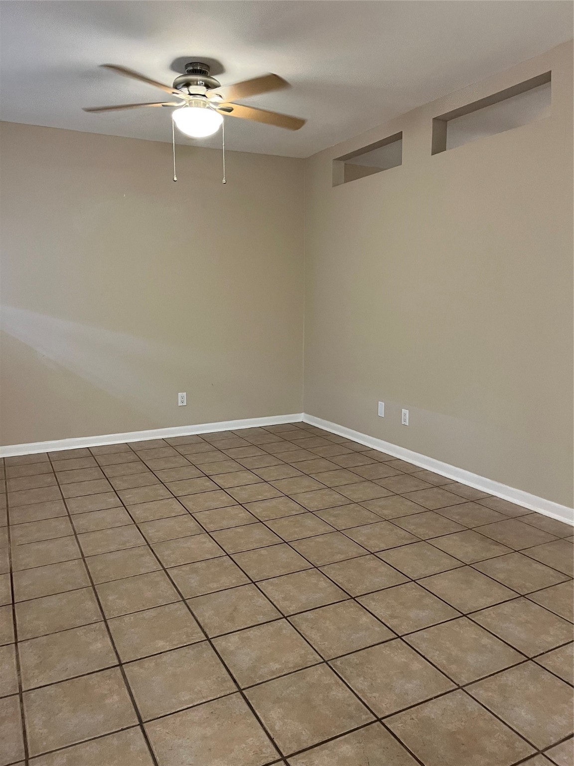 4010 Feagan Street, Unit 5 Houston, TX 77007 - Photo 11 of 24 a view of an empty room