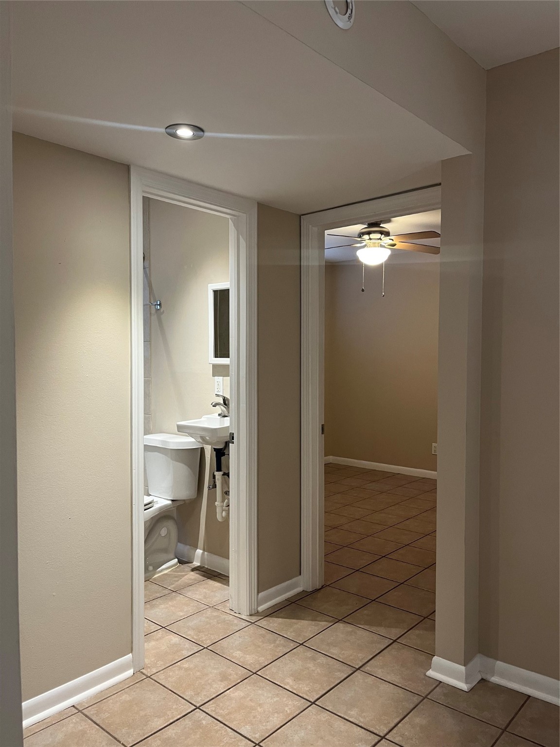 4010 Feagan Street, Unit 5 Houston, TX 77007 - Photo 13 of 24 a view of a room that has a bathroom in it