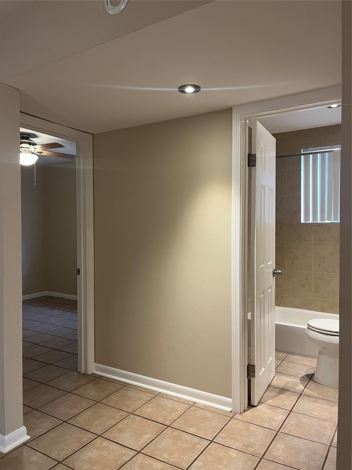 4010 Feagan Street, Unit 5 Houston, TX 77007 - Photo 14 of 24 a view of a hallway with wooden floor and a bathroom