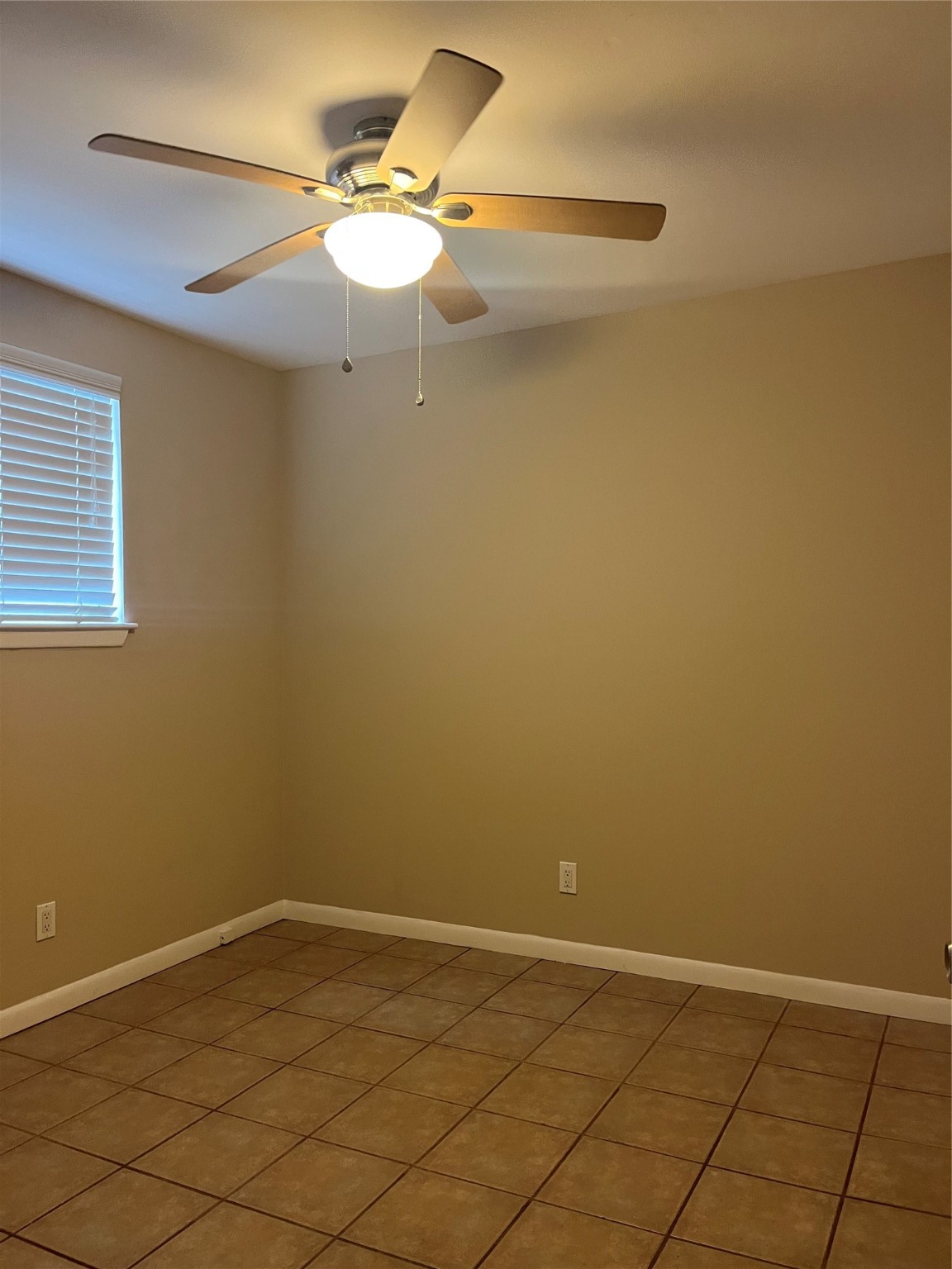 4010 Feagan Street, Unit 5 Houston, TX 77007 - Photo 21 of 24 a view of an empty room