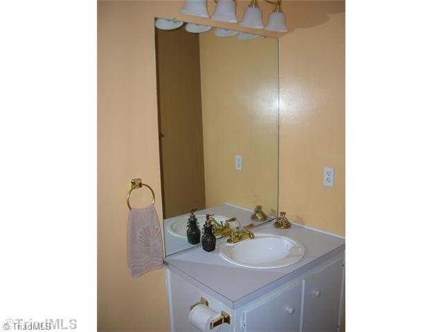 3687 Day Road Walkertown, NC 27051 - Photo 6 of 6 Master Bath/Spa.