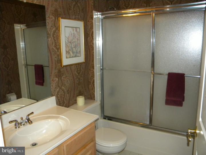 36 Mayfair Road Southampton, NJ 08088 - Photo 11 of 21 Bathroom