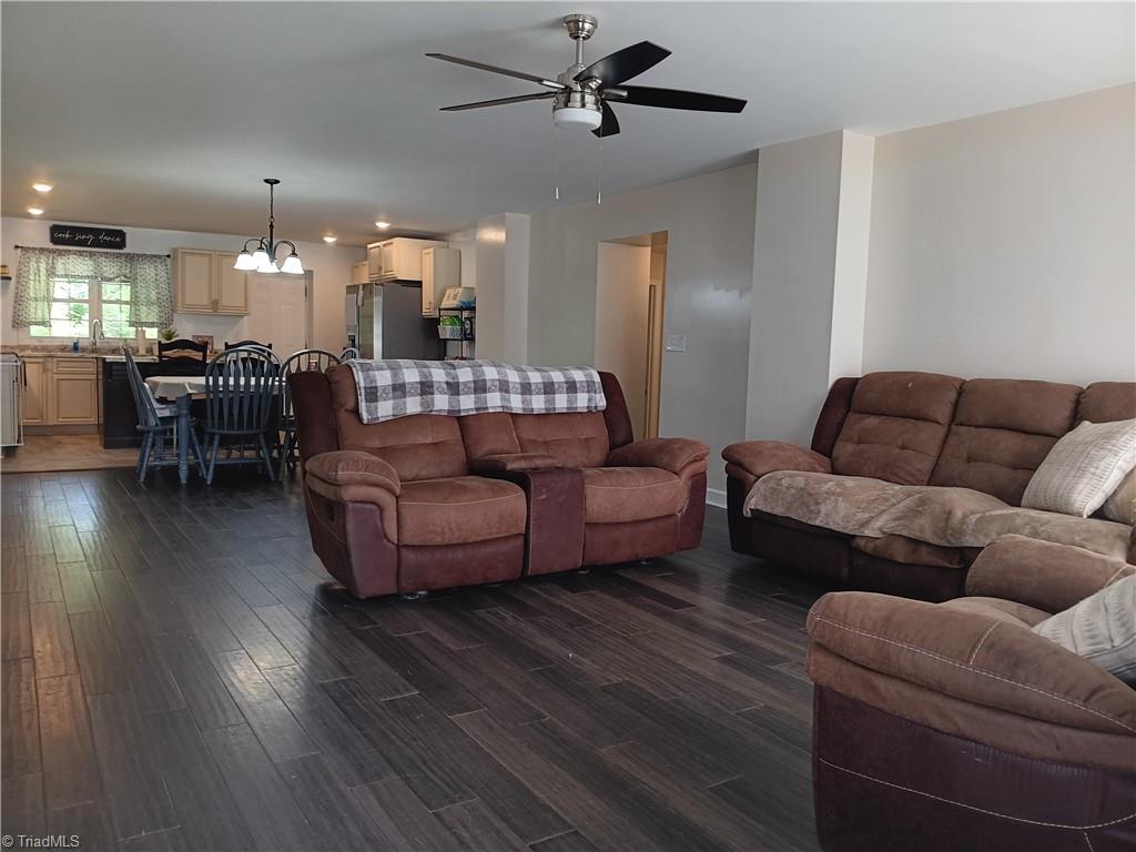 866 Mountain Road Asheboro, NC 27205 - Photo 16 of 50 open living room