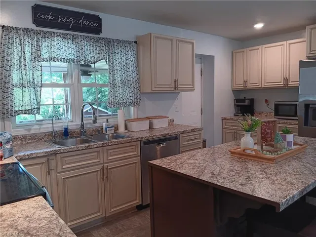 $250,500 | 866 Mountain Road, Asheboro, NC 27205