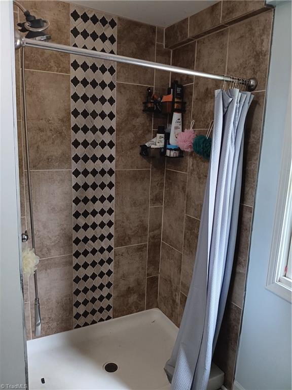 866 Mountain Road Asheboro, NC 27205 - Photo 30 of 50 bathroom/laundry room