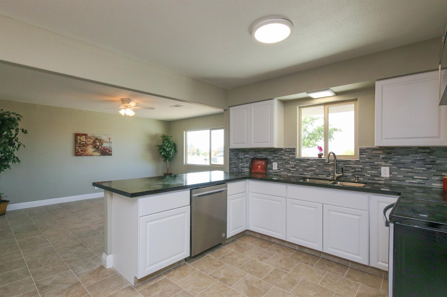 14655 Skyview Road Madera, CA 93636 - Photo 12 of 28 Gallery Image 12