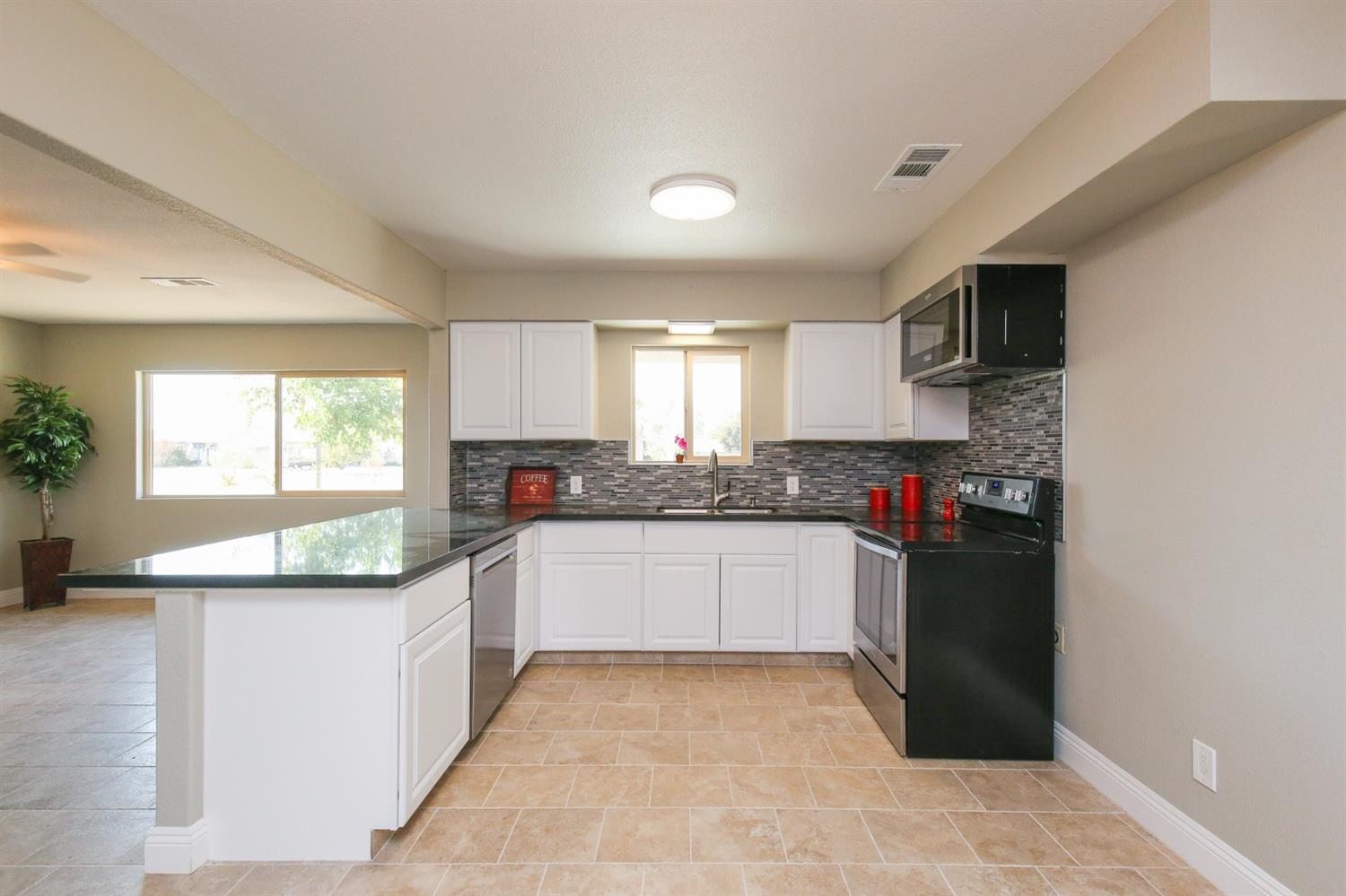 14655 Skyview Road Madera, CA 93636 - Photo 13 of 28 Gallery Image 13