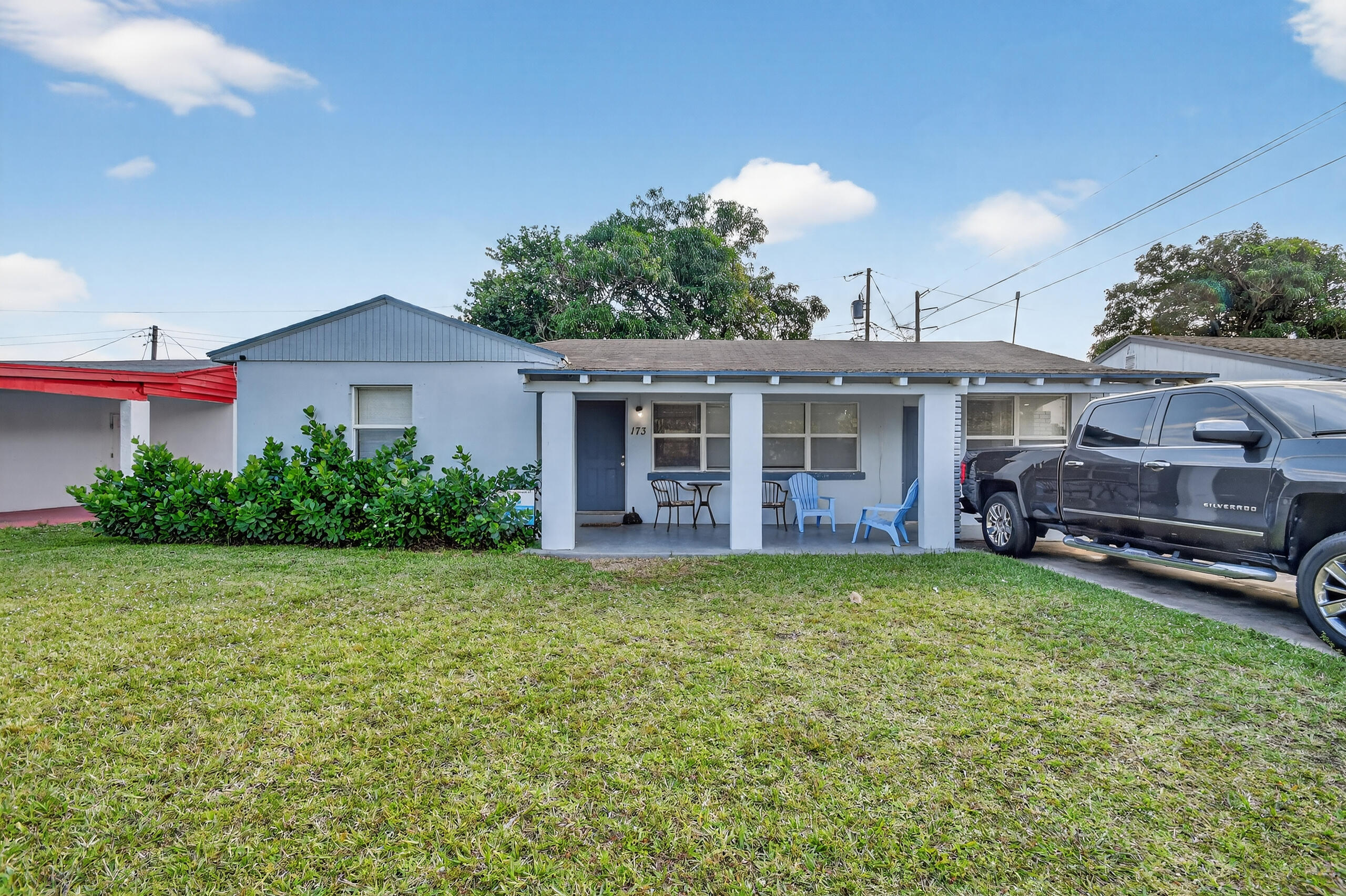 173 West 18th Street Riviera Beach, FL 33404 - Photo 1 of 28 a view of a house with a garden