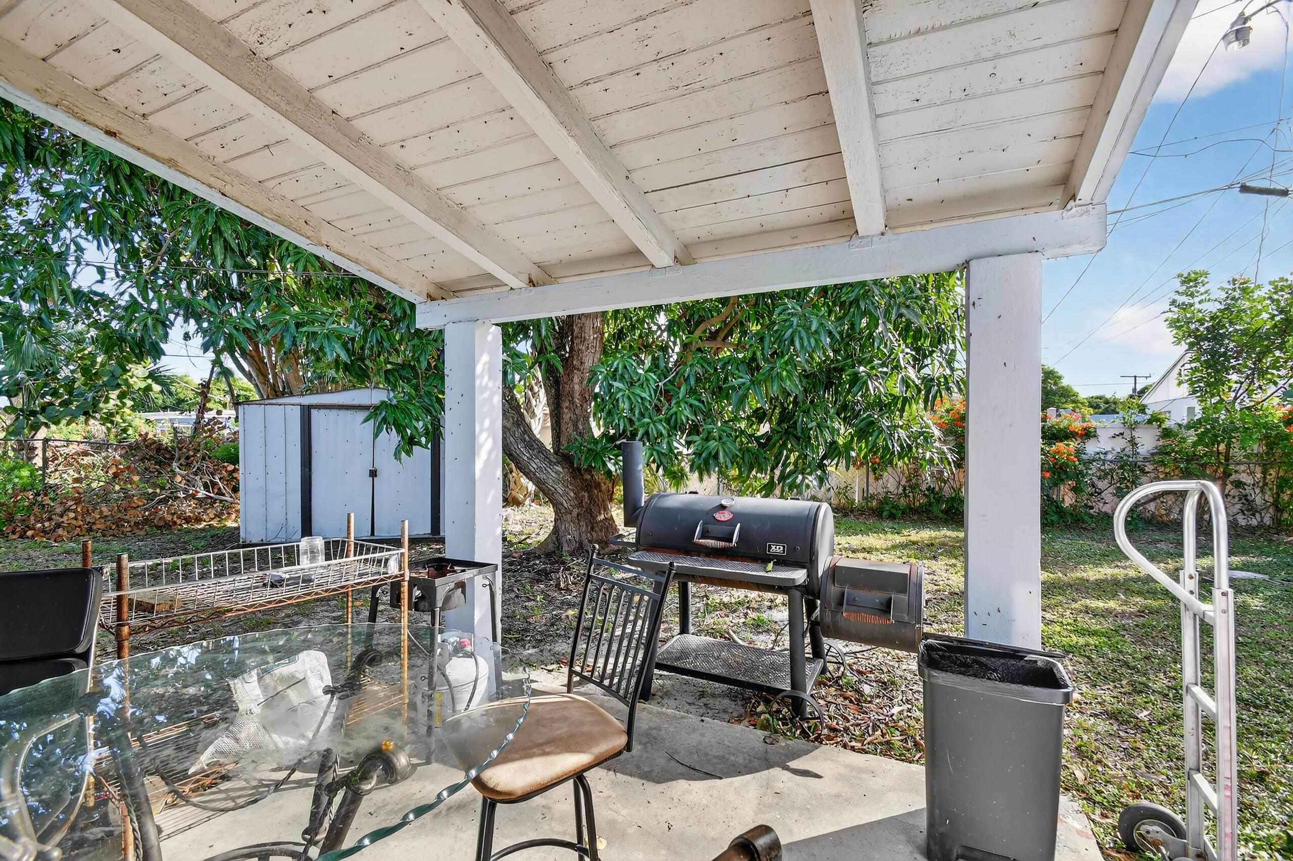173 West 18th Street Riviera Beach, FL 33404 - Photo 19 of 28 a backyard of a house with outdoor seating