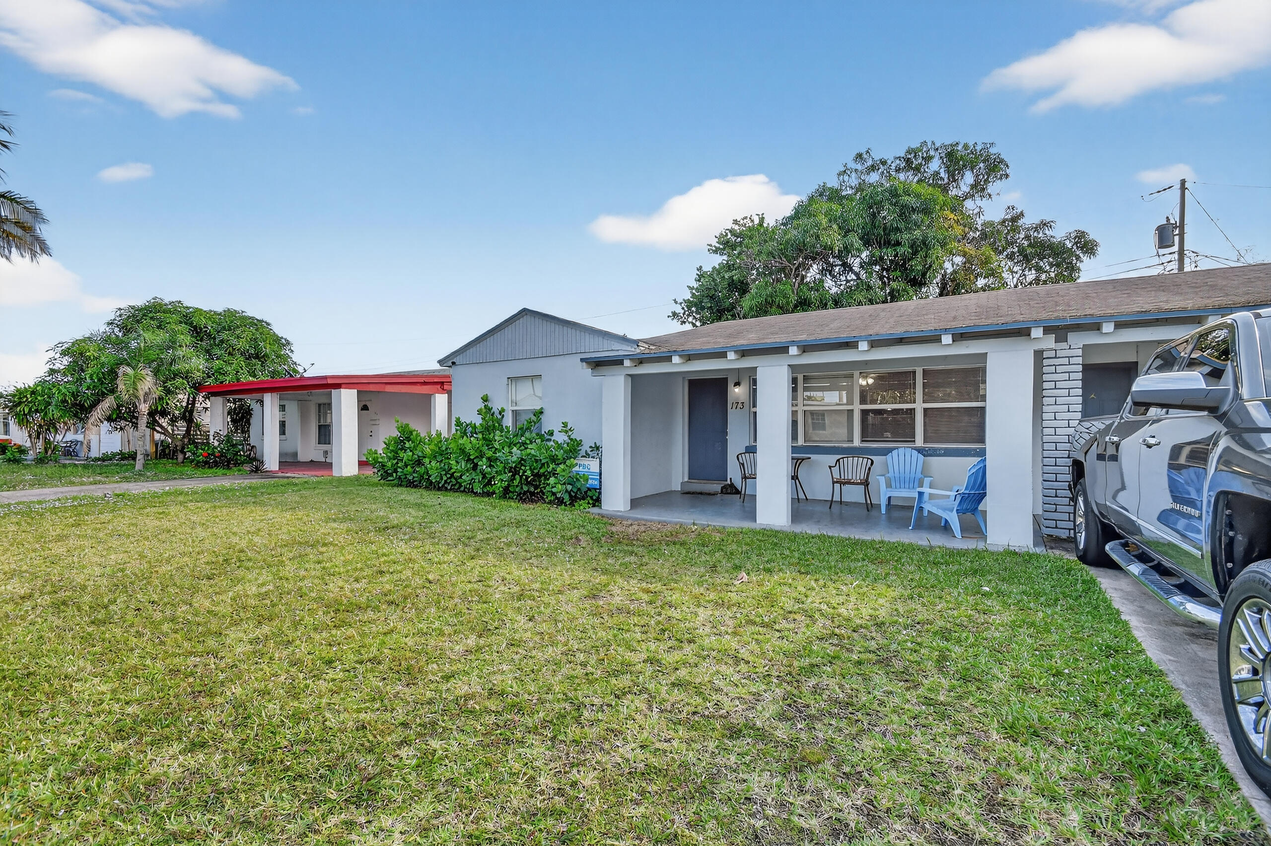 173 West 18th Street Riviera Beach, FL 33404 - Photo 2 of 28 a view of a house with a yard and plants