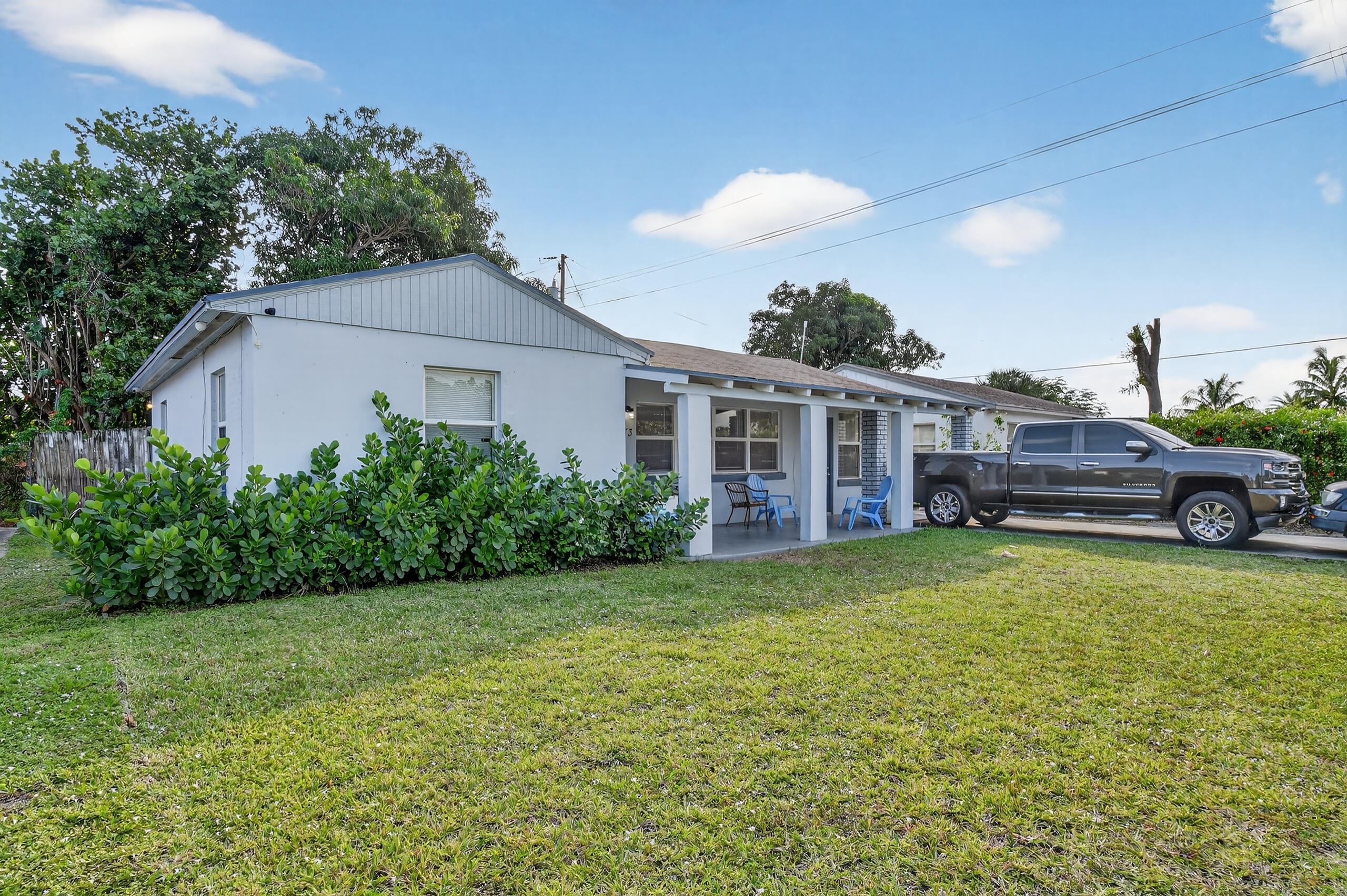 173 West 18th Street Riviera Beach, FL 33404 - Photo 3 of 28 a front view of a house with garden