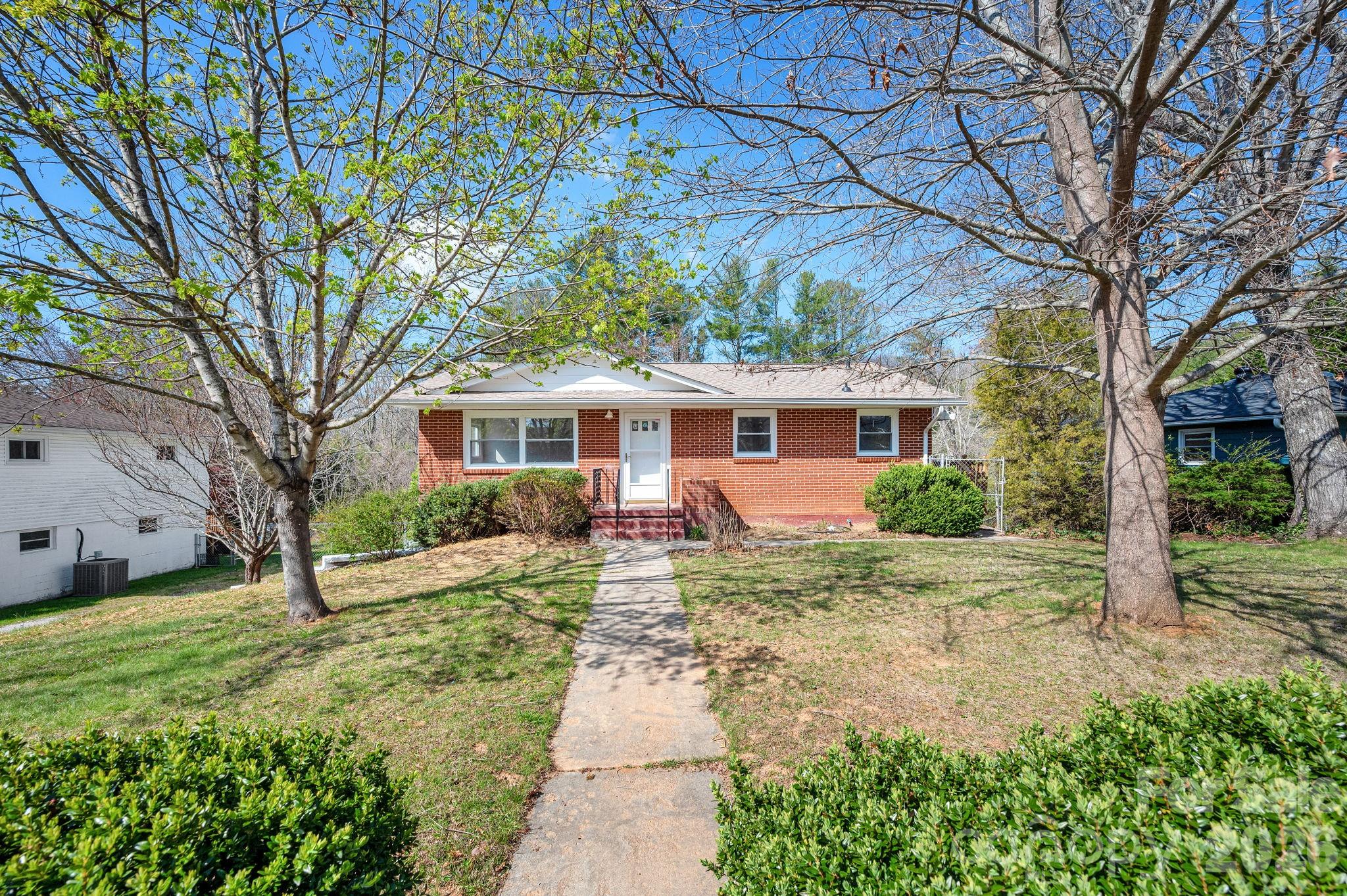 8 North Pershing Road Asheville, NC 28805 - Photo 25 of 28