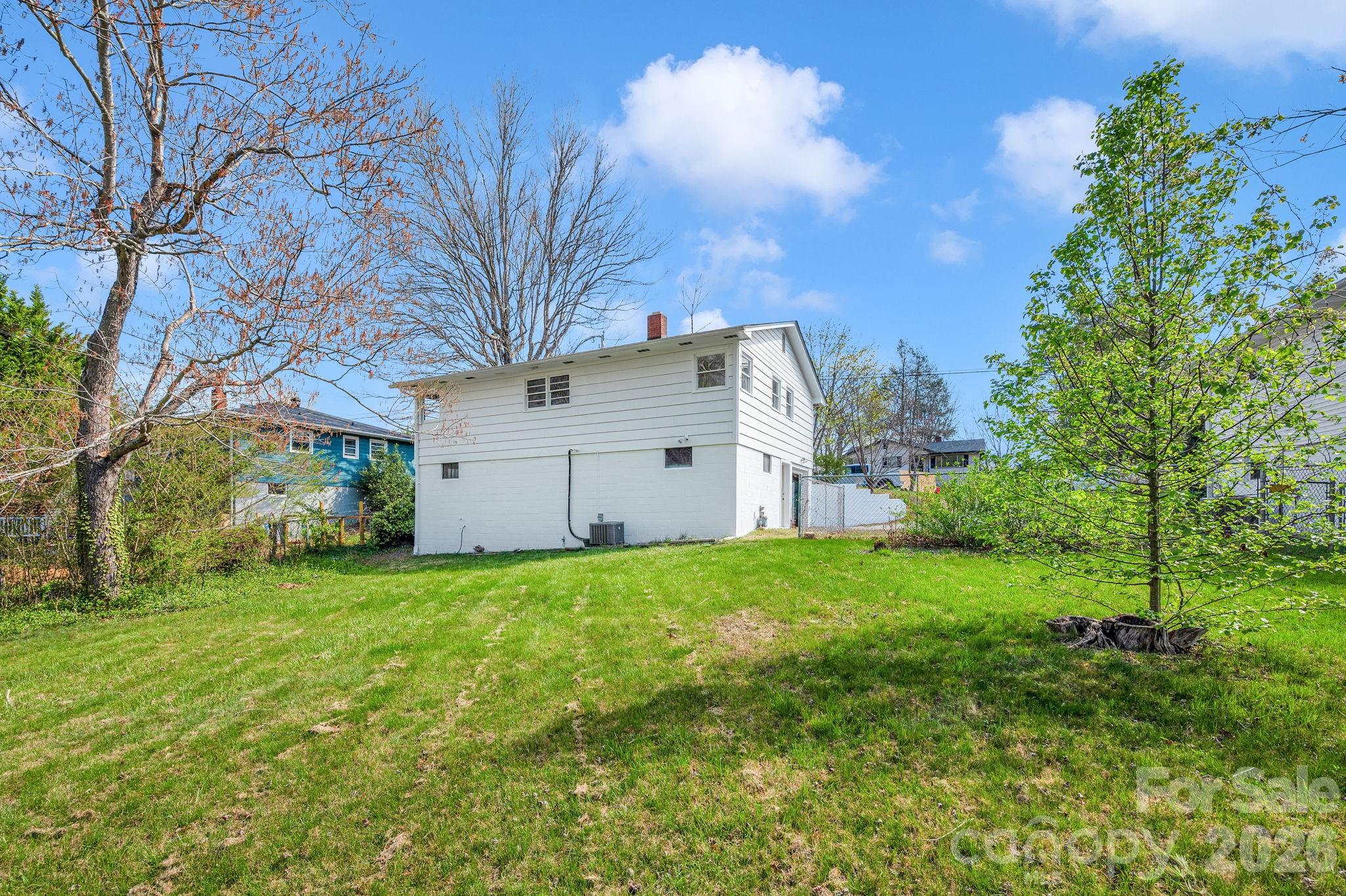 8 North Pershing Road Asheville, NC 28805 - Photo 4 of 28