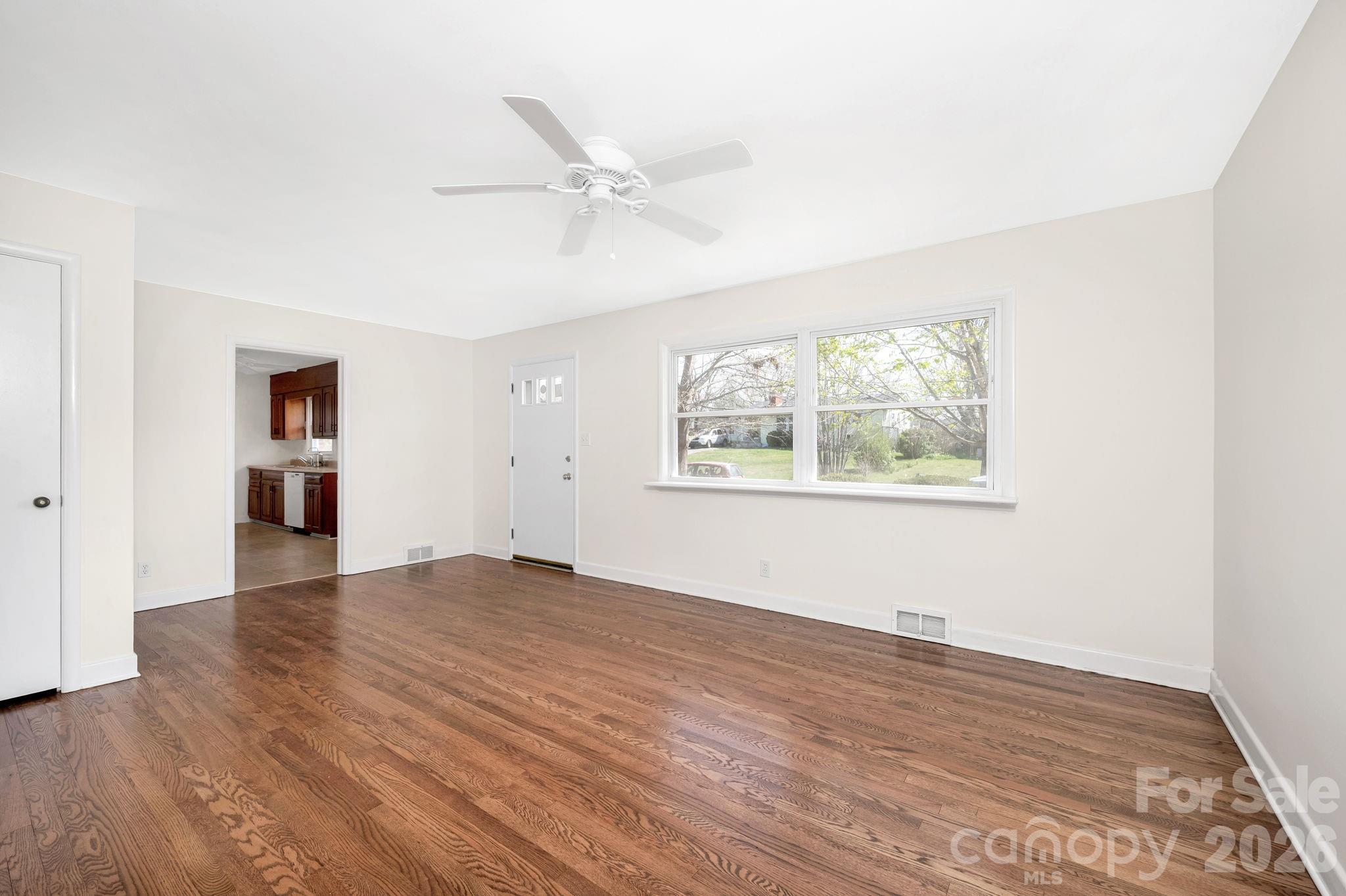 8 North Pershing Road Asheville, NC 28805 - Photo 5 of 28