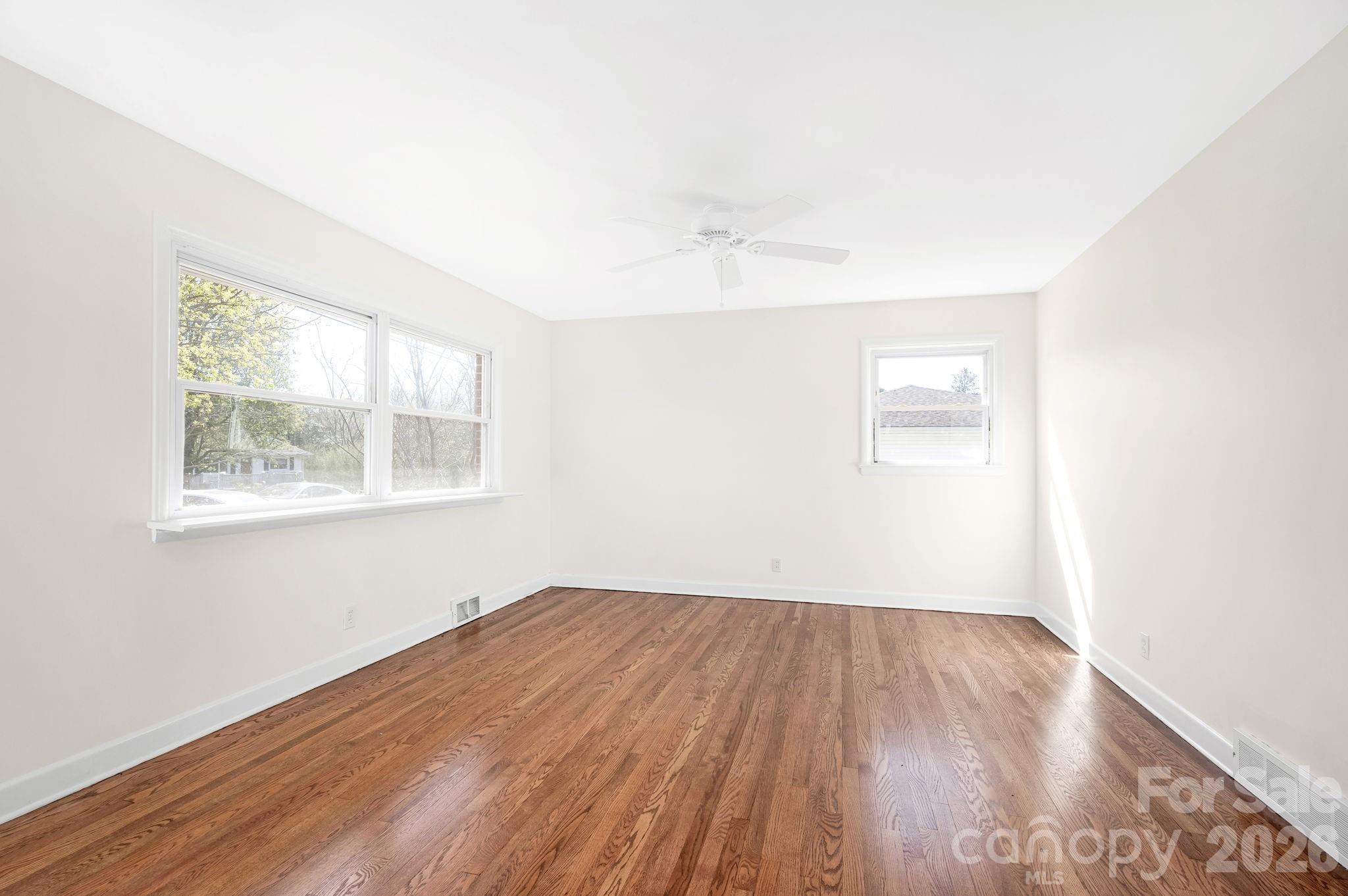 8 North Pershing Road Asheville, NC 28805 - Photo 7 of 28