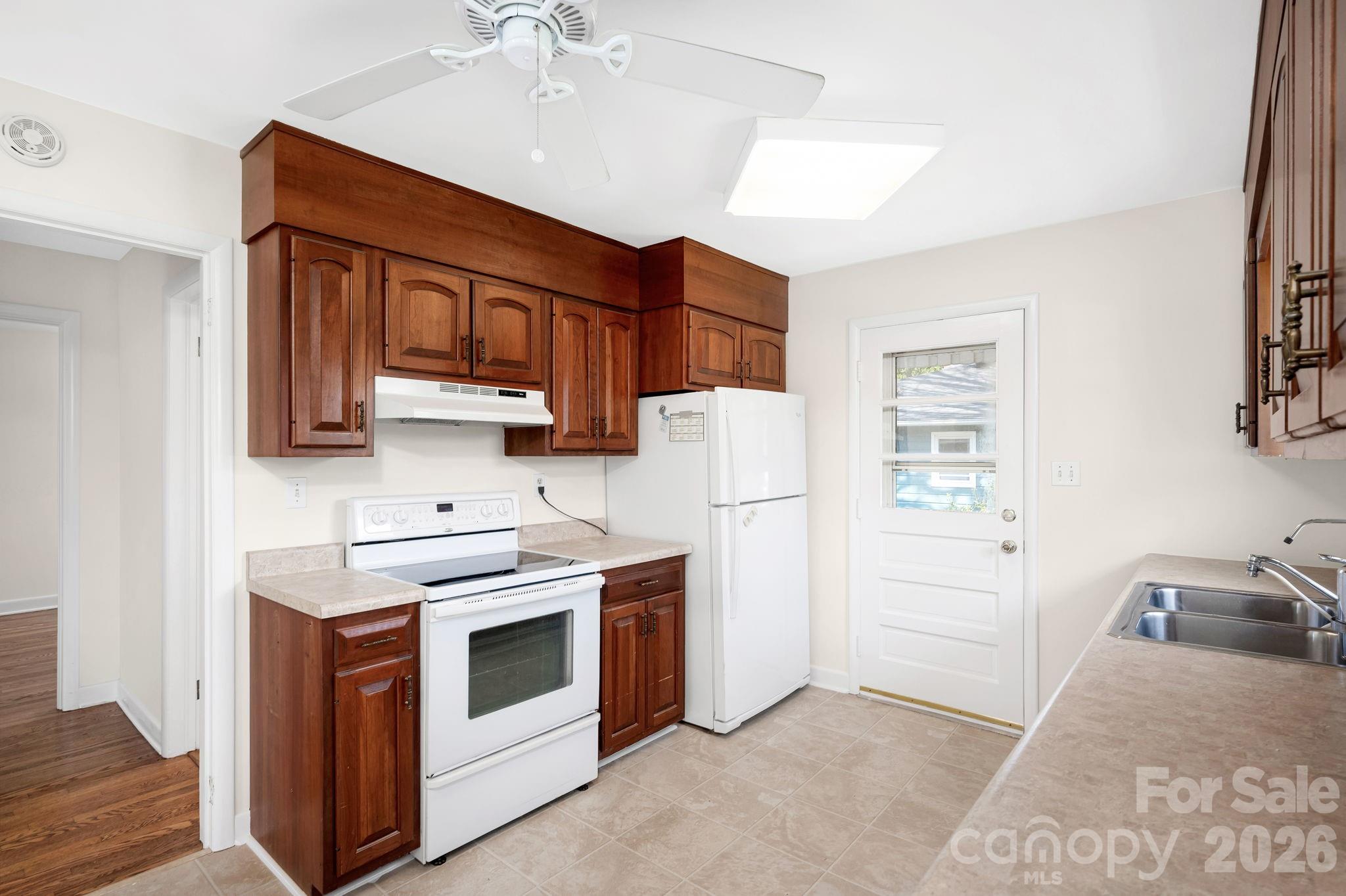 8 North Pershing Road Asheville, NC 28805 - Photo 8 of 28