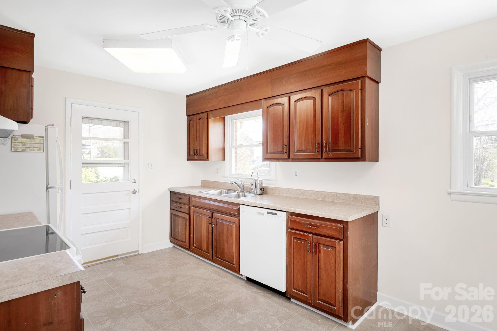 8 North Pershing Road Asheville, NC 28805 - Photo 9 of 28