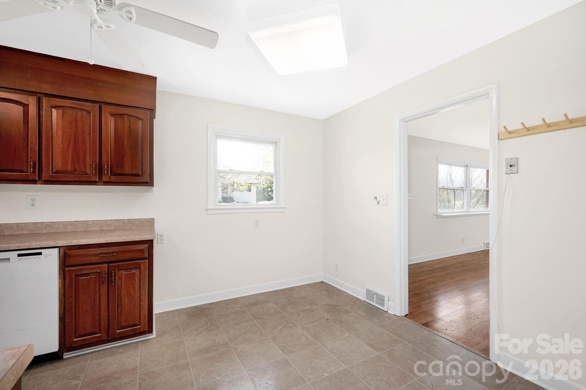 8 North Pershing Road Asheville, NC 28805 - Photo 10 of 28