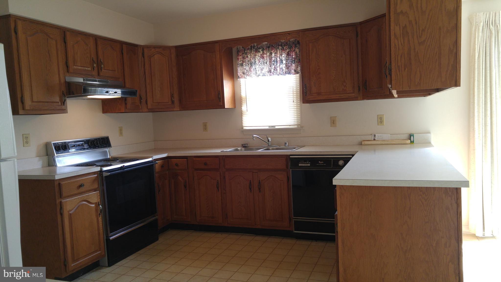 14011 Foxland Road Phoenix, MD 21131 - Photo 5 of 26 Kitchen