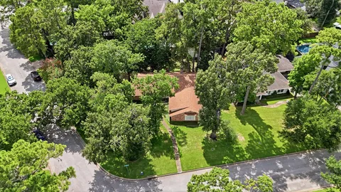 $970,000 | 823 St George Lane, Houston, TX 77079