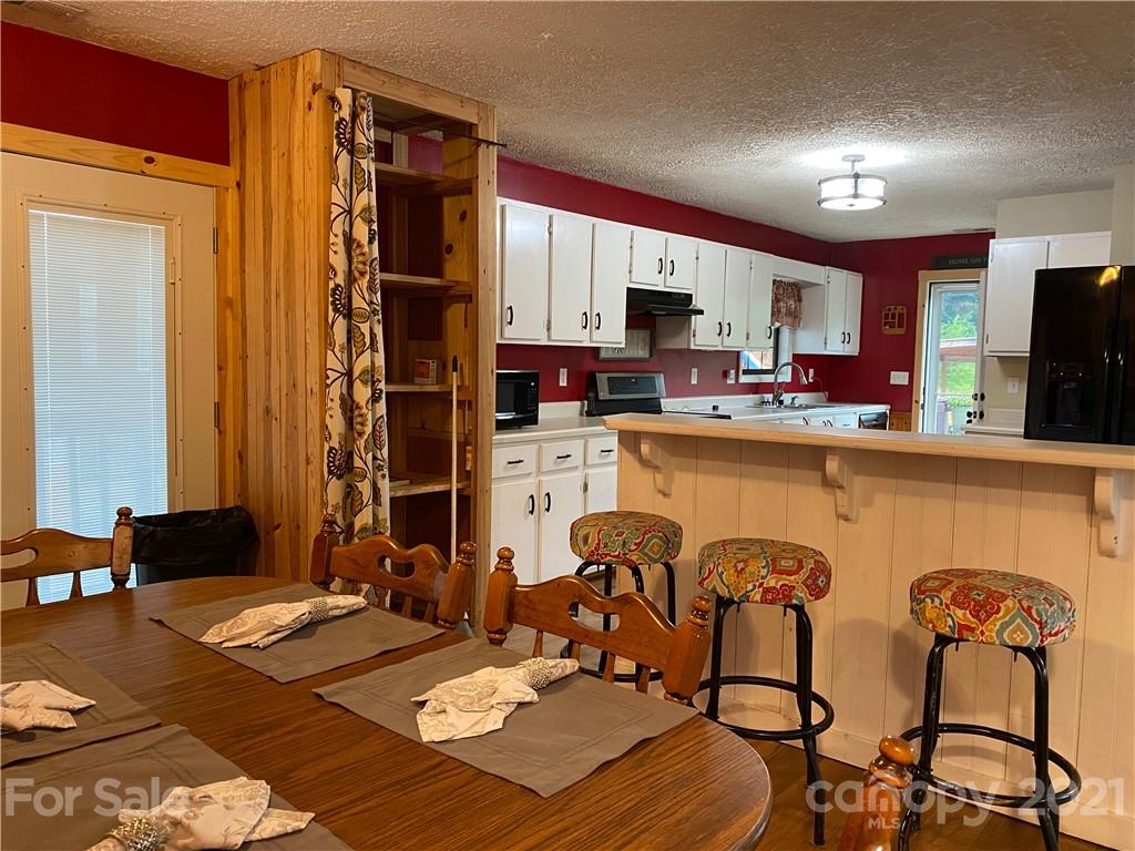 2475 Christopher Road Morganton, NC 28655 - Photo 2 of 23 Gallery Image 2