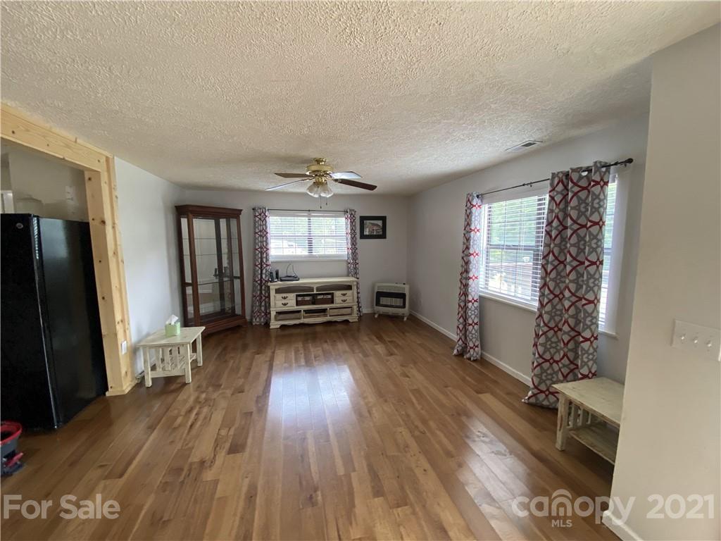 2475 Christopher Road Morganton, NC 28655 - Photo 8 of 23 Gallery Image 8
