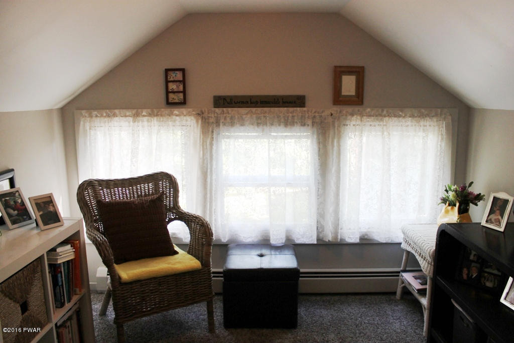 325 Rowe Street Hawley, PA 18428 - Photo 25 of 37