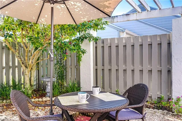 $6,300 | 878 Meadowland Drive, Unit 4, Naples, FL 34108