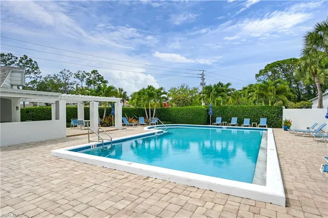 $6,300 | 878 Meadowland Drive, Unit 4, Naples, FL 34108