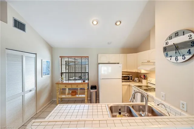 $6,300 | 878 Meadowland Drive, Unit 4, Naples, FL 34108