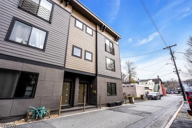 $3,200 | 10 McCready's Alley, Lambertville, NJ 08530