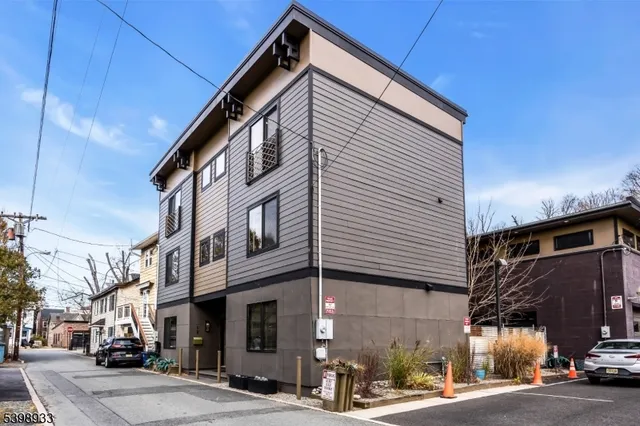 $3,200 | 10 McCready's Alley, Lambertville, NJ 08530