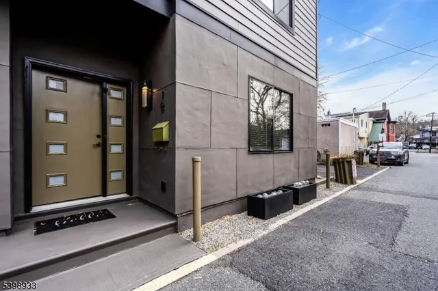 $3,200 | 10 McCready's Alley, Lambertville, NJ 08530