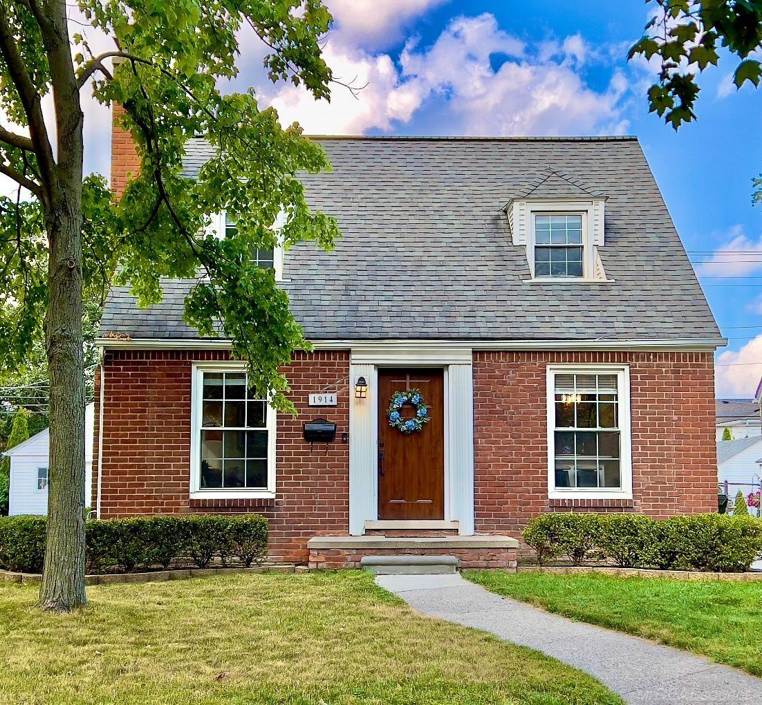 1914 Oxford Road Grosse Pointe Woods, MI 48236 - Photo 1 of 1