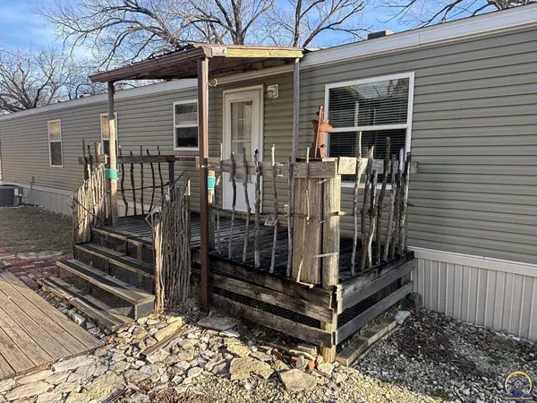 $199,000 | 580 Ef Road, Cedar Point, KS 66843