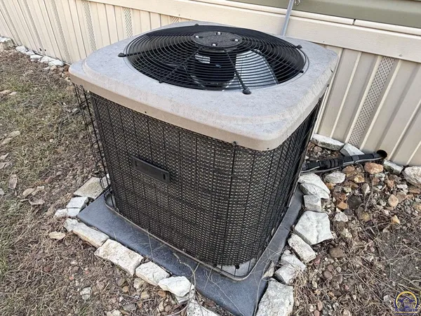 $199,000 | 580 Ef Road, Cedar Point, KS 66843