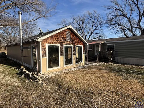 $199,000 | 580 Ef Road, Cedar Point, KS 66843