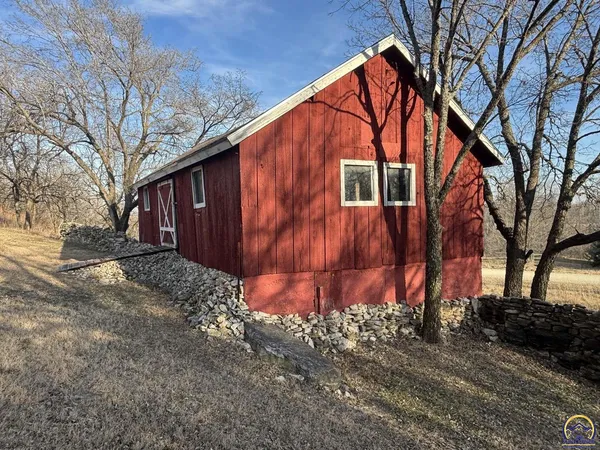 $199,000 | 580 Ef Road, Cedar Point, KS 66843