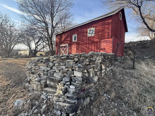 $199,000 | 580 Ef Road, Cedar Point, KS 66843