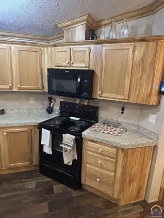 $199,000 | 580 Ef Road, Cedar Point, KS 66843