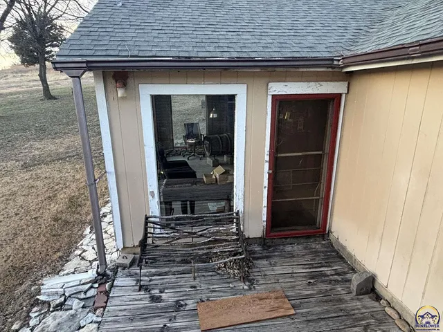 $199,000 | 580 Ef Road, Cedar Point, KS 66843