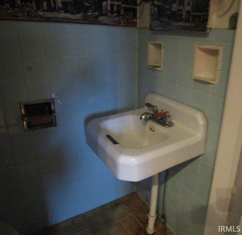 1319 East Center Street Warsaw, IN 46580 - Photo 15 of 16