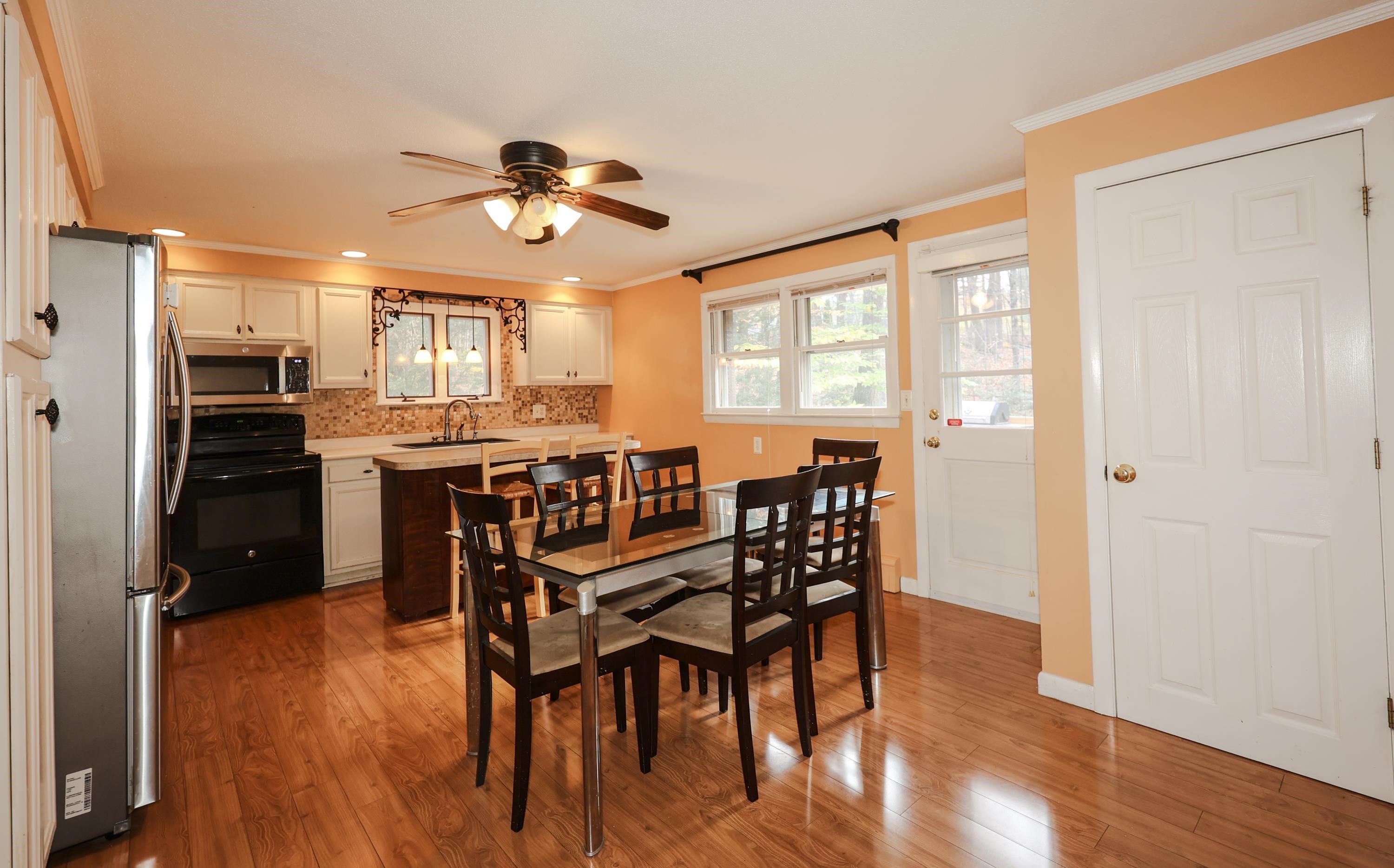 352 New Boston Road Bedford, NH 03110 - Photo 6 of 34