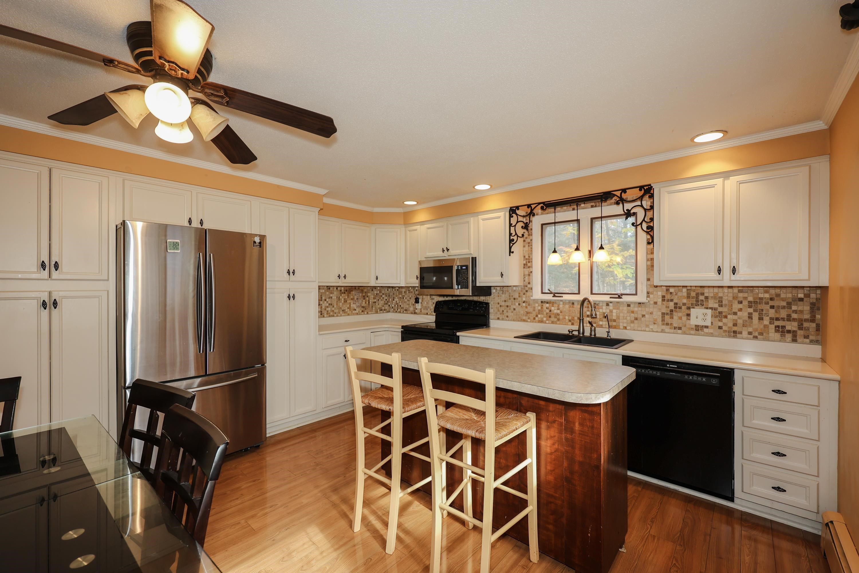 352 New Boston Road Bedford, NH 03110 - Photo 8 of 34