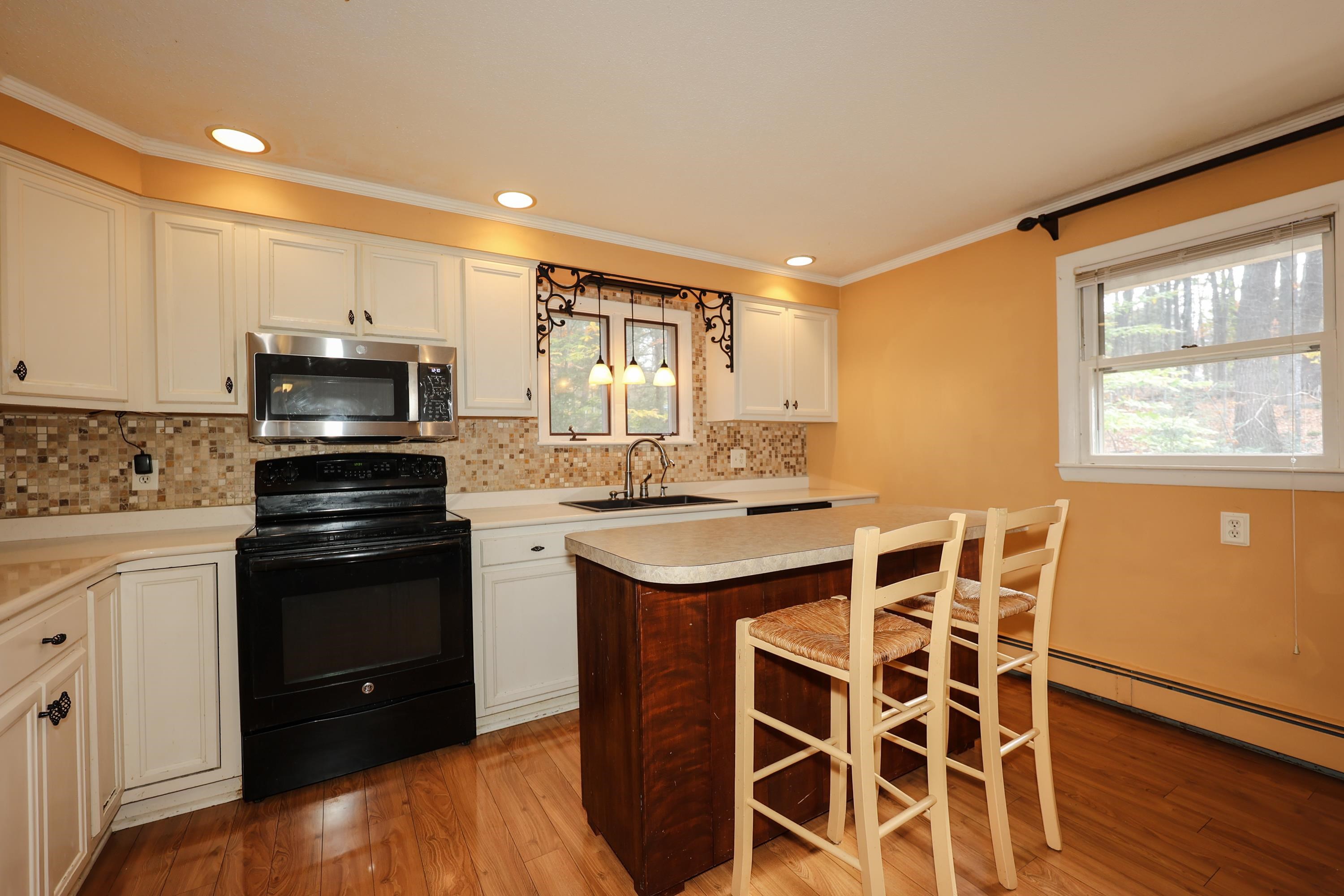 352 New Boston Road Bedford, NH 03110 - Photo 10 of 34