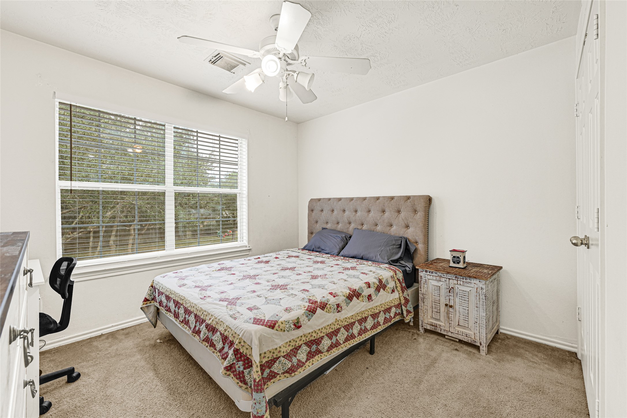 5707 Meadow Breeze Lane Rosharon, TX 77583 - Photo 18 of 26 a bedroom with a bed and a table in it