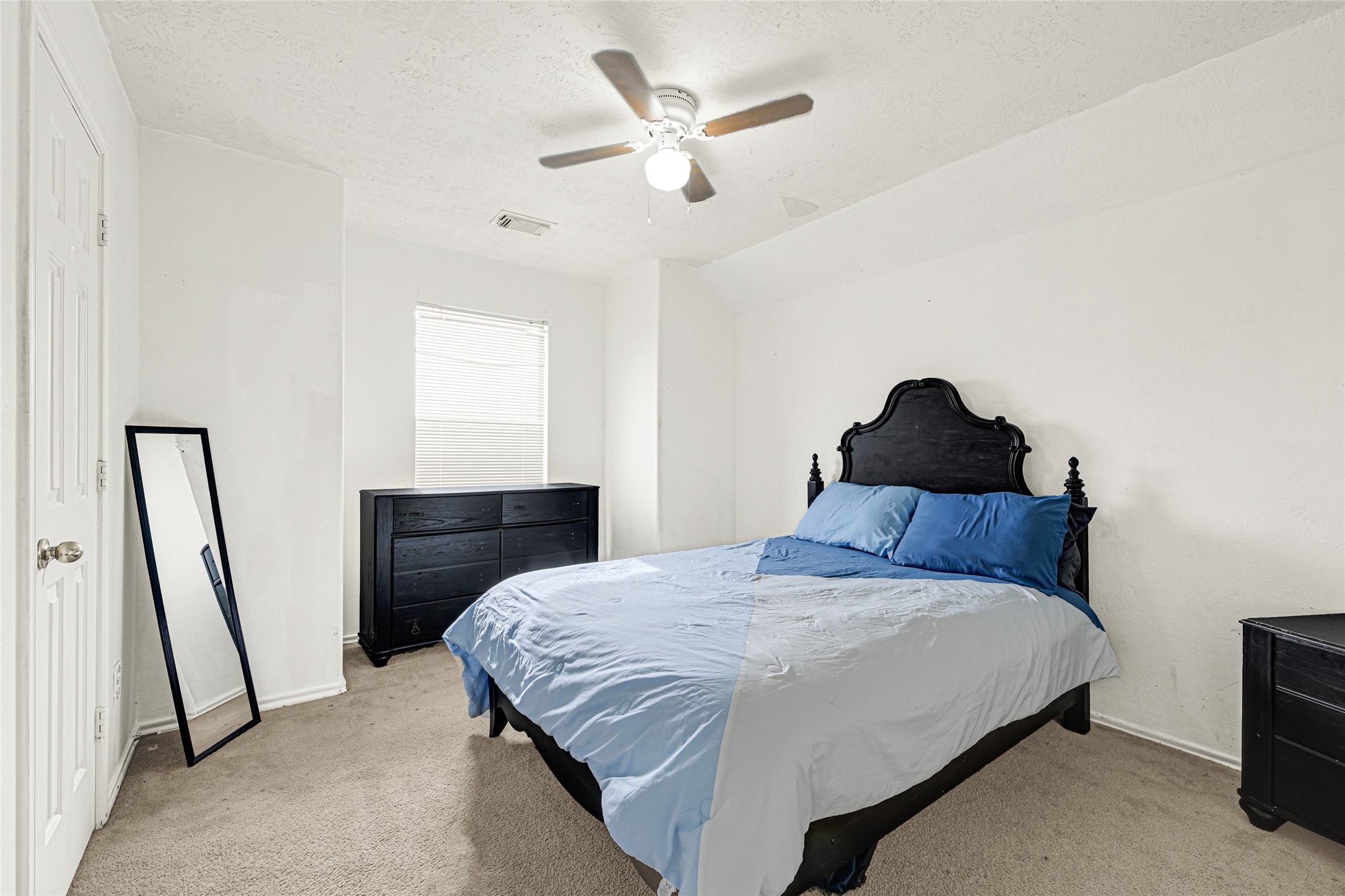 5707 Meadow Breeze Lane Rosharon, TX 77583 - Photo 19 of 26 a bedroom with a bed and a ceiling fan