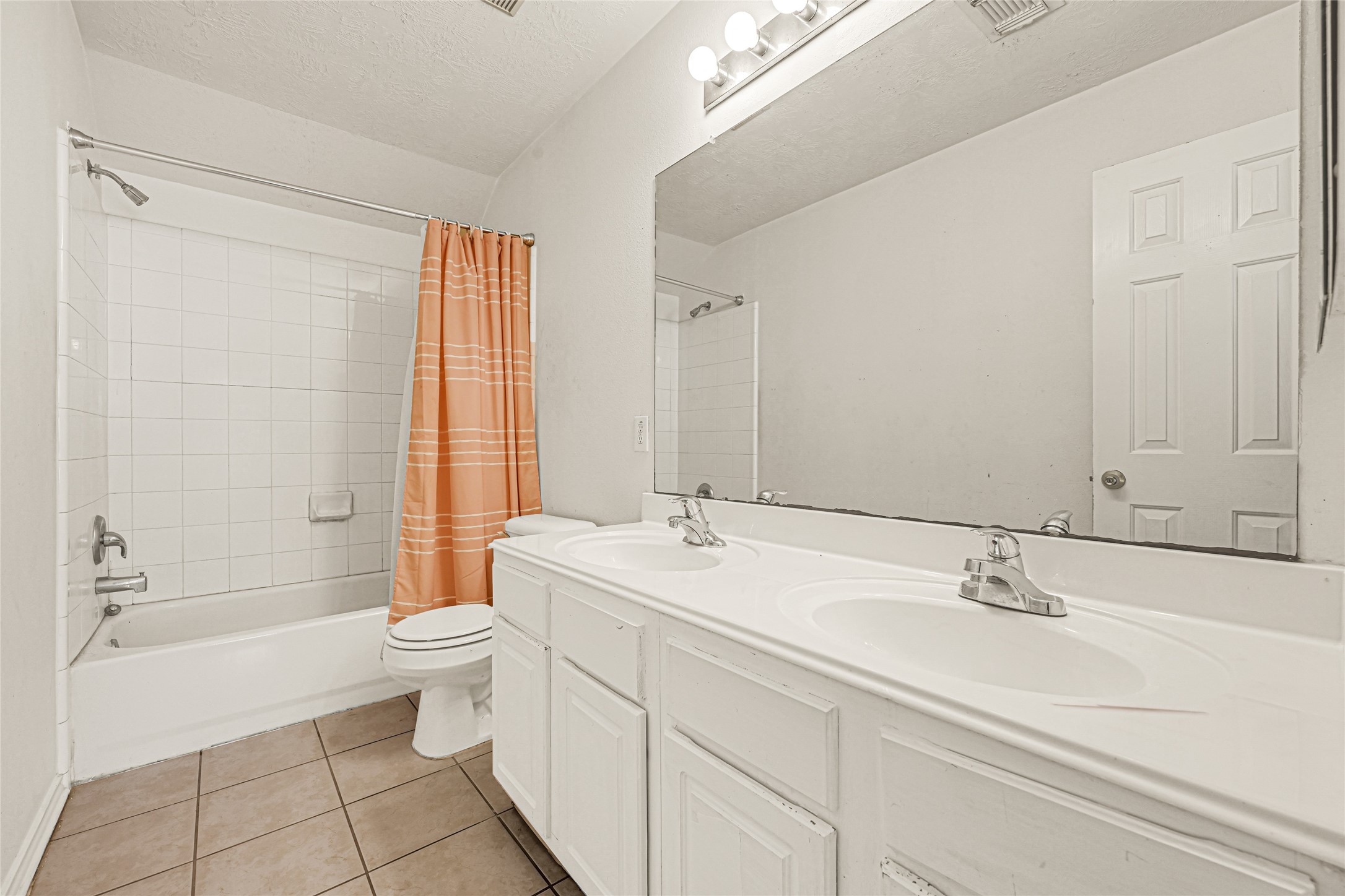 5707 Meadow Breeze Lane Rosharon, TX 77583 - Photo 24 of 26 a bathroom with a sink a toilet and shower